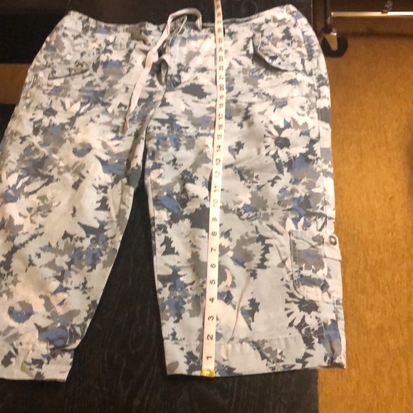 GLORIA VANDERBILT 14 WOMEN BLUE MULTICOLOR CAPRIS